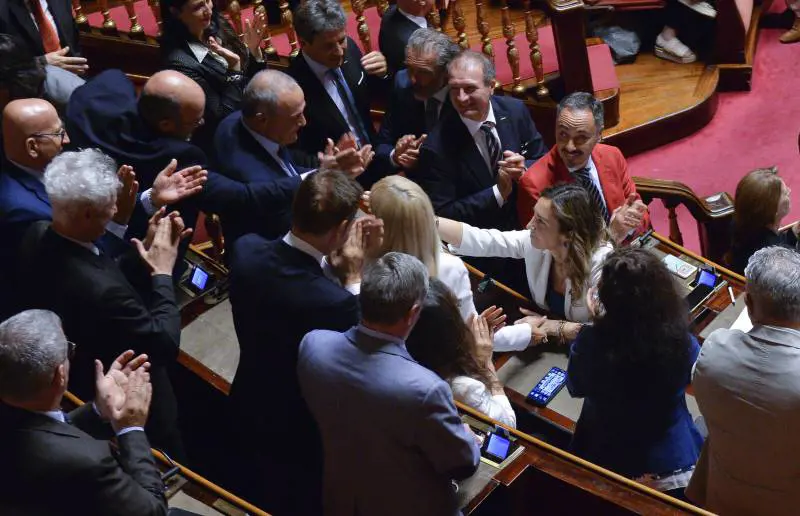 "Non partecipiamo", "Con quale faccia?". Scintille in Aula tra M5S e Paragone