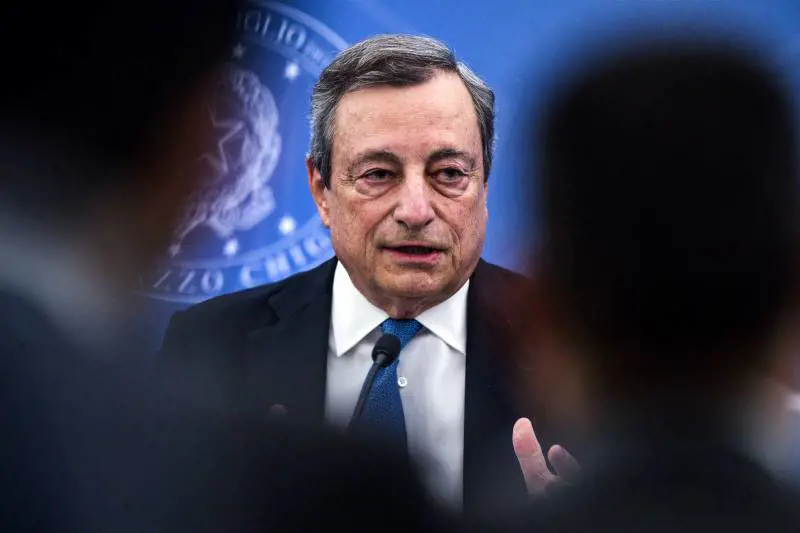 Dl Aiuti, il M5s non vota ma la fiducia passa. E Draghi sale al Colle