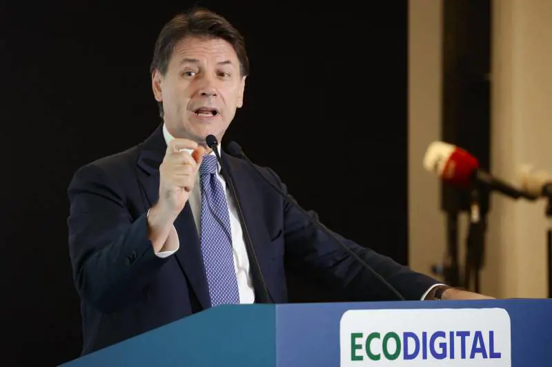 Il "draghicidio" firmato Conte. "Siamo scemi"
