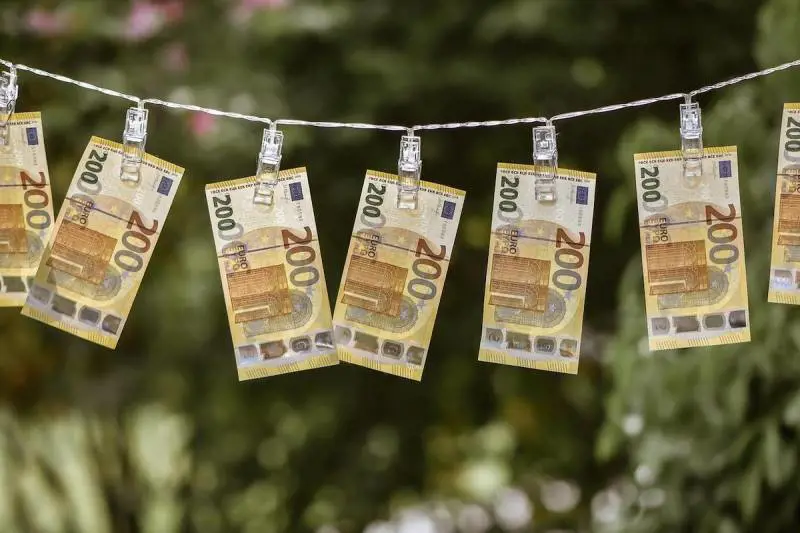 Caro bollette, a chi spetta il bonus fino a 600 euro