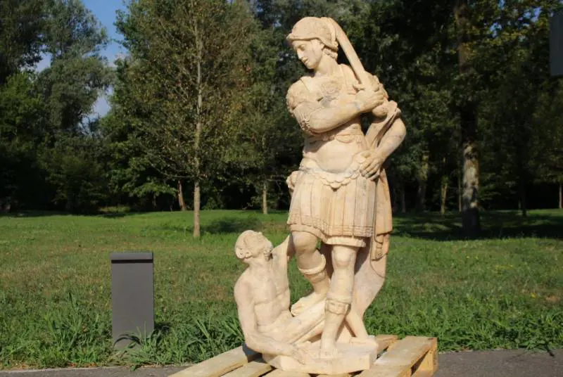Il San Michele da Milano risale la via del marmo: la statua del Duomo adottata da Techbau