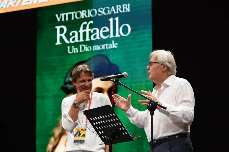 "Raffaello, dio mortale". La lezione di Vittorio Sgarbi - DIRETTA