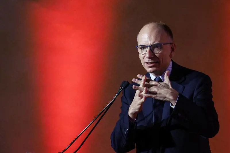 "Imbarazzante, una cafonata". I dem bocciano la campagna social di Letta