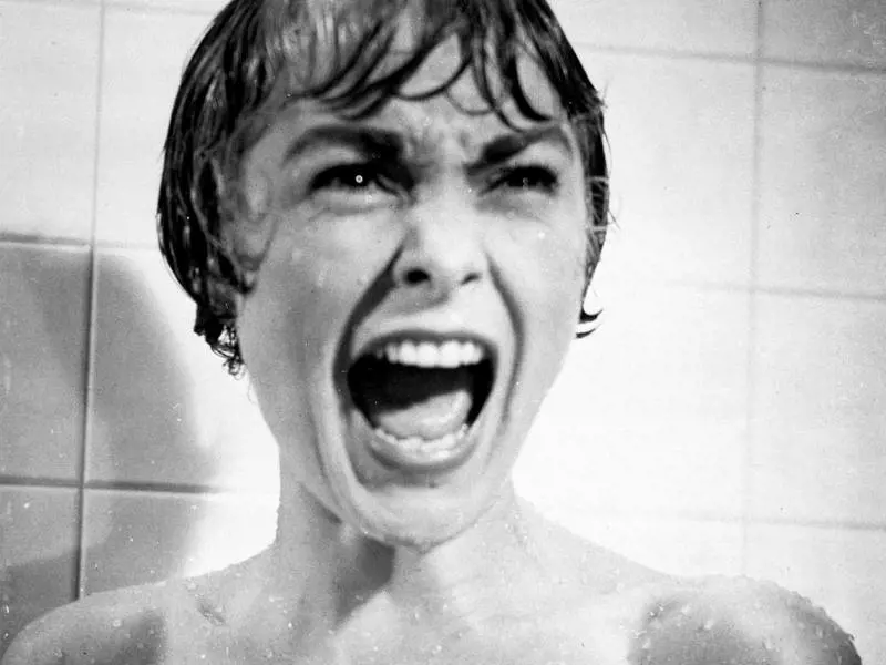 Alfred Hitchcock, 5 capolavori del maestro del thriller da vedere questo weekend