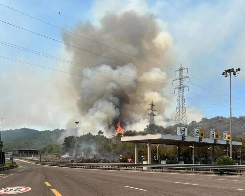 Friuli e Toscana, Italia a fuoco. Acqua finita e 0° a 5.000 metri