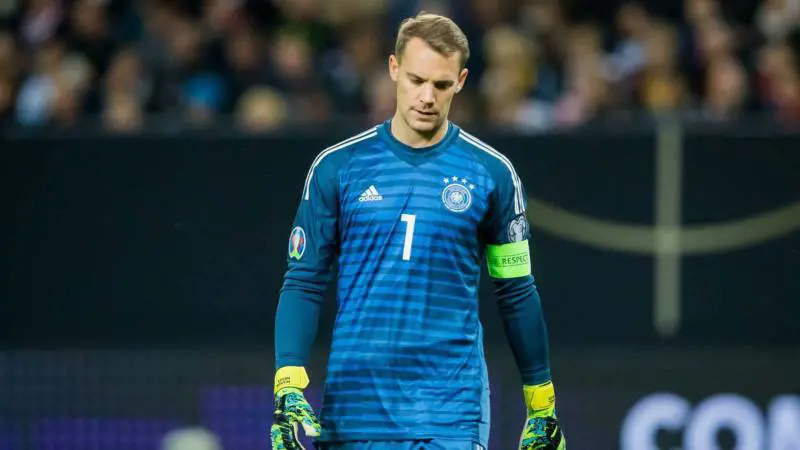 Neuer perde il portafogli, il tassista glielo restituisce. La ricompensa? Una maglia