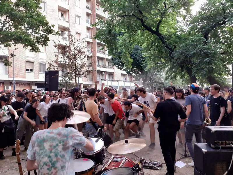 I concerti illegali dei centri sociali che Sala finge di non vedere