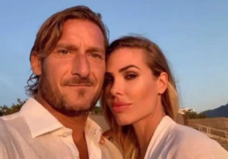 Cancellate dai social le foto di Noemi e Bastian: la nuova strategia di Totti e Ilary