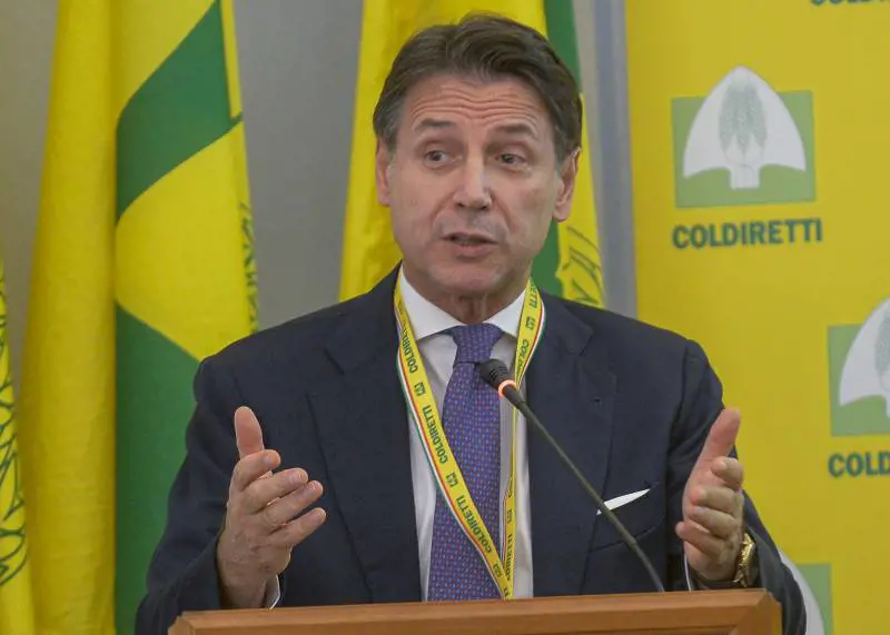 Conte blinda la sua corte. Collegi a fratelli e fidanzati