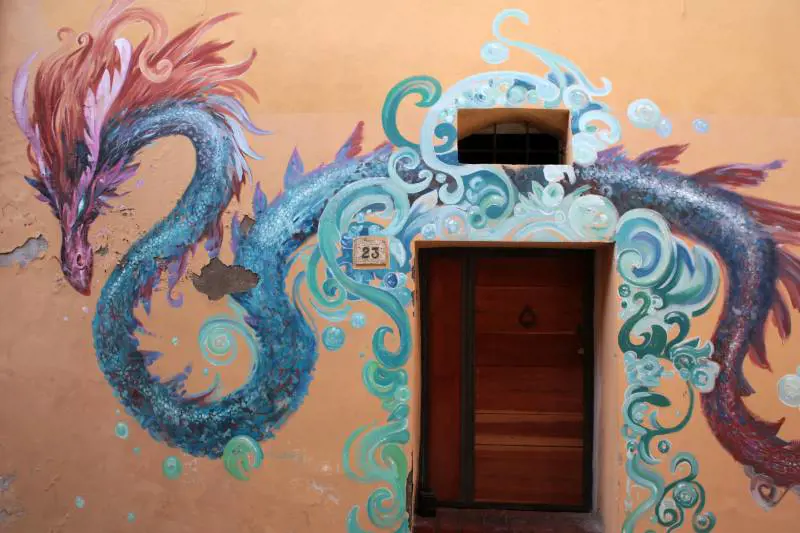 I "muri dipinti" di Dozza: il mosaico di tante anime