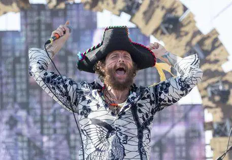 "Area protetta distrutta": le accuse al Jova Beach Party