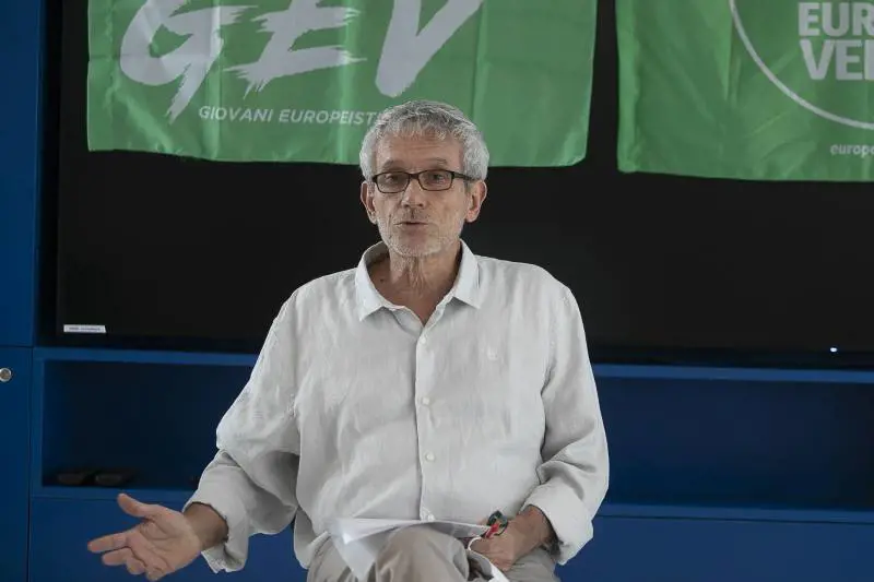 Il biglietto più caro d'Italia, ma il Comune taglia le corse