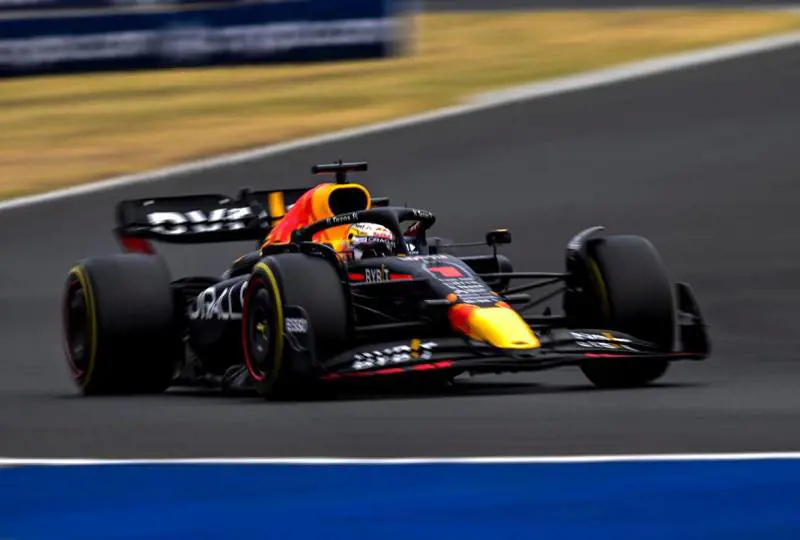 Capolavoro di Verstappen in Ungheria. Ferrari sbaglia strategia e resta giù dal podio