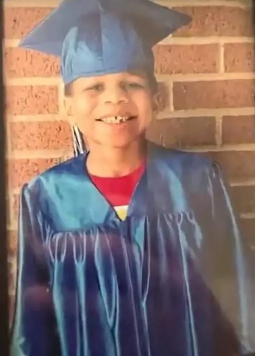 Bimbo scomparso viene ritrovato morto dentro una lavatrice