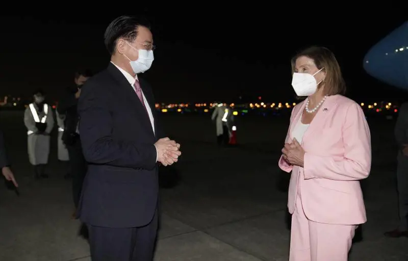 La Cina usa missili e caccia per minacciare Taiwan