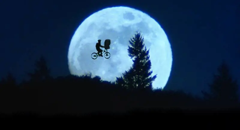I 40 anni dell'extraterrestre che racconta la solitudine dei bambini (e di Spielberg)