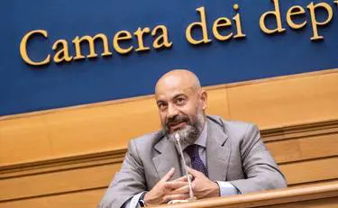“Moderno sarà lei”, l'ultimo libro di Gianluigi Paragone