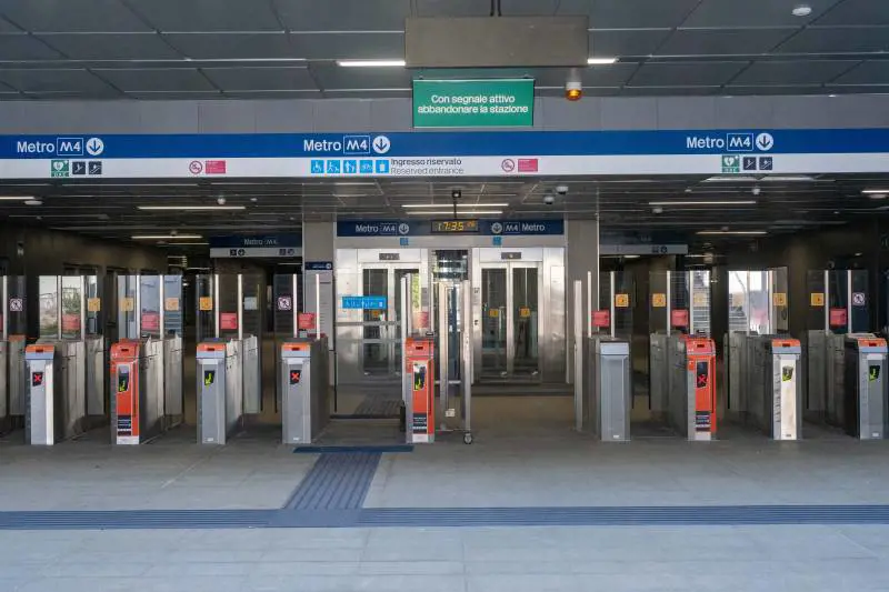 "Accoltellato in metrò per il monopattino. Questa città violenta ormai ci fa paura"
