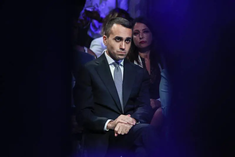 "Strappiamo le tessere se arriva lui". Di Maio scatena la guerra nel Pd