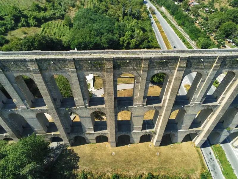 L'acqua del re e del popolo: così l'Acquedotto Carolino irrorò la Campania