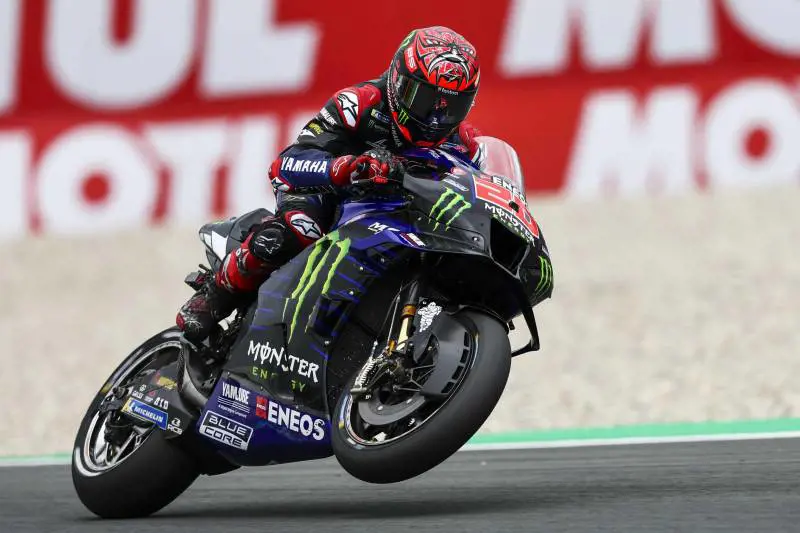 Quartararo vola e prova la penitenza, Bagnaia fatica