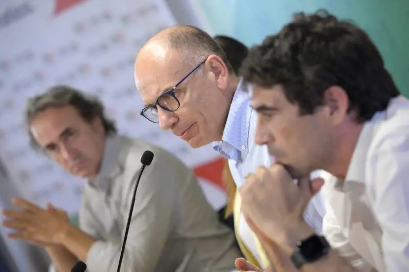 L'ammucchiata di sinistra cala la maschera: non c'è un programma unico