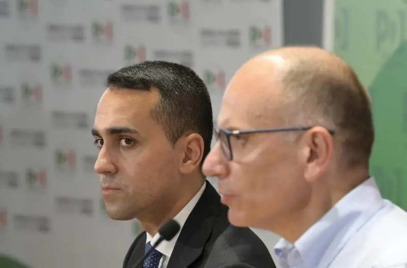 Di Maio salva la poltrona. Ma scatena il caos nel suo partito