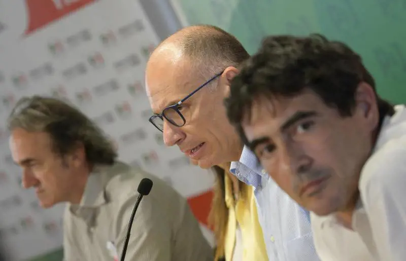 Fratoianni in pressing su Letta: "Ora apriamo al M5s"