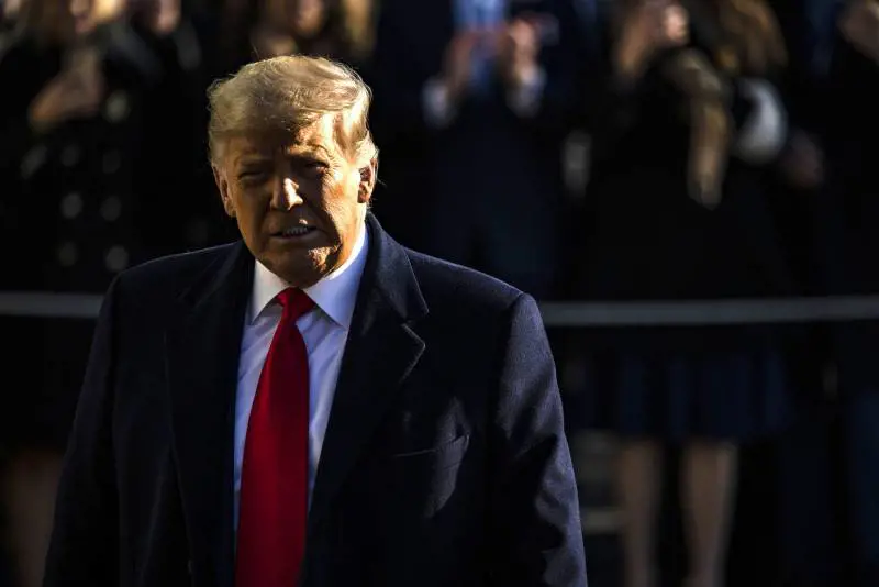 Fbi, nuovi guai per Trump: "Ha fatto sparire i dossier". Ma Biden ai minimi storici