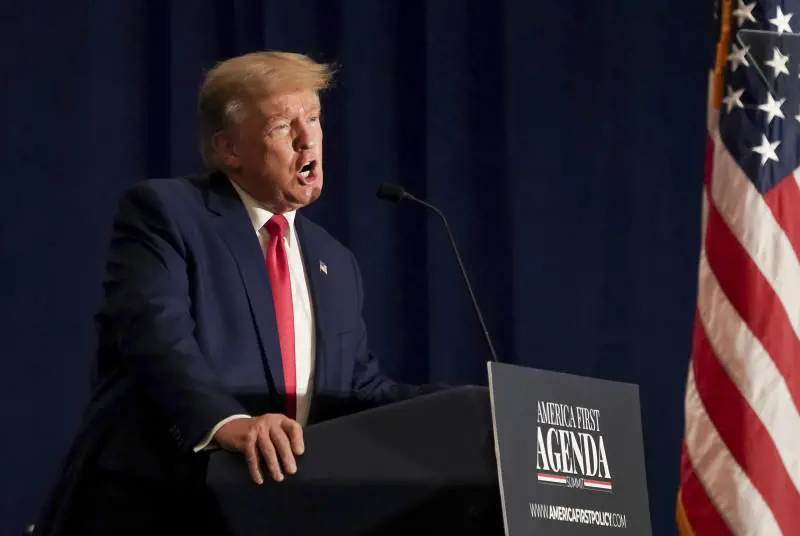 Trump sotto accusa coi tre figli. "Frode, ora paghi 250 milioni"