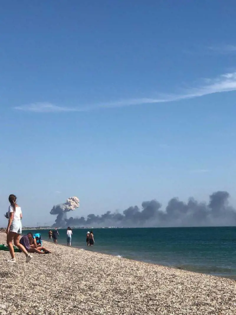 Bombe ucraine in Crimea. "Siamo noi, è solo l'inizio". Il Cremlino: "Incidente"