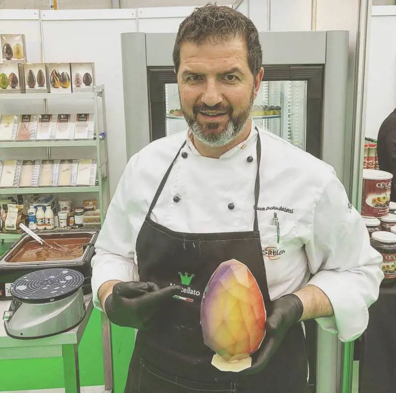 "Pronto a guidare la rivolta degli esercenti". Il pasticcere contro il caro-bollette