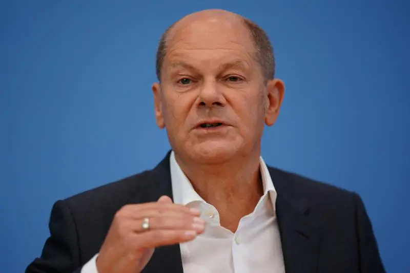 La guerra dei visti. L'Ue divisa sui russi. L'Estonia chiude. Scholz è contrario