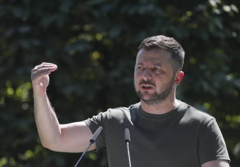 Zelensky al telefono col Papa "Verità sui crimini dei russi"