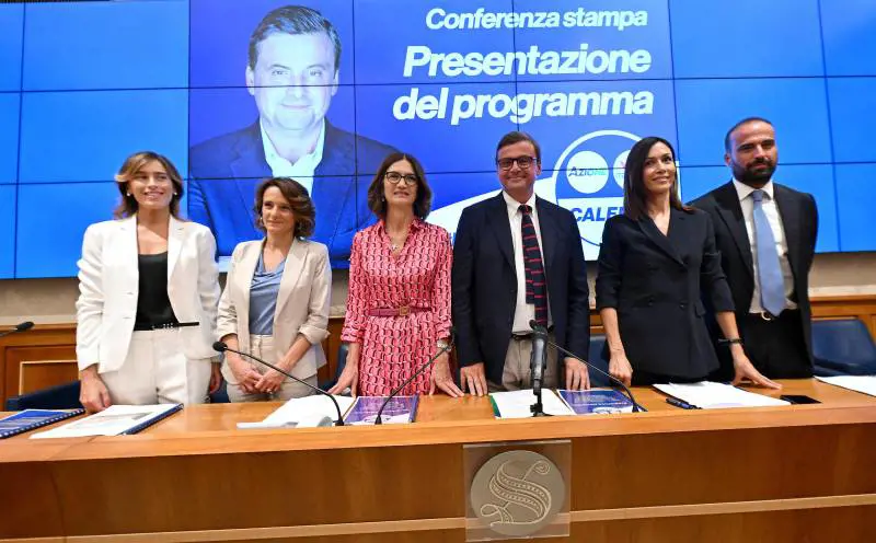 Calenda presenta il programma: "Obiettivo far tornare Draghi"