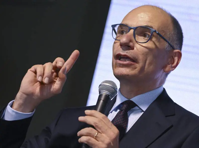 La base del Pd è in rivolta: "Campagna senza idee. Parlate solo della Meloni"