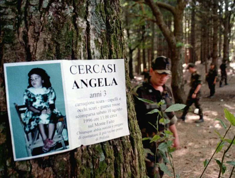 "C'è una ragazza...": le ricerche, la speranza. Dov'è Angela Celentano