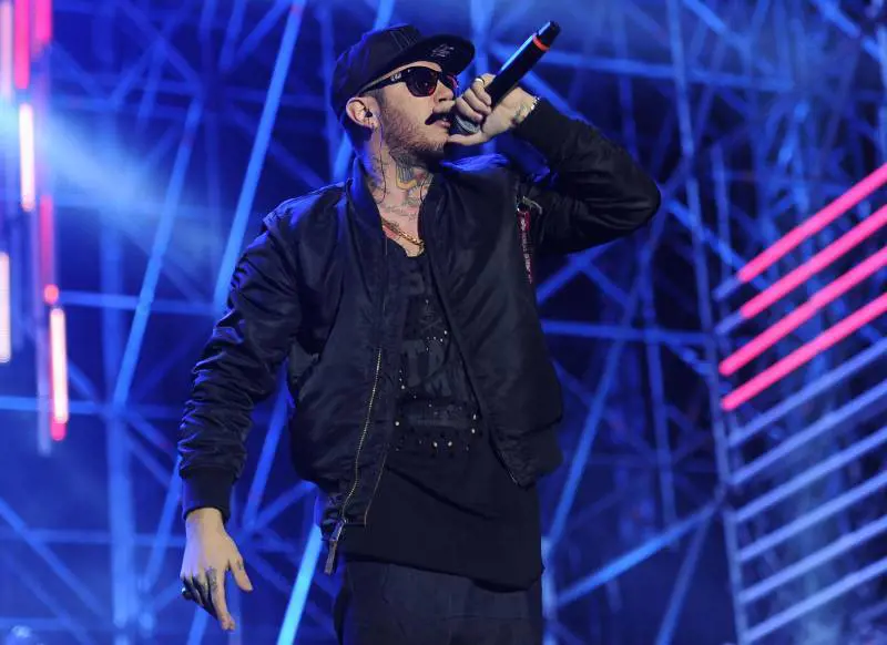 "Come Marsiglia", "Assoluta malafede". Riccione vuol querelare Emis Killa