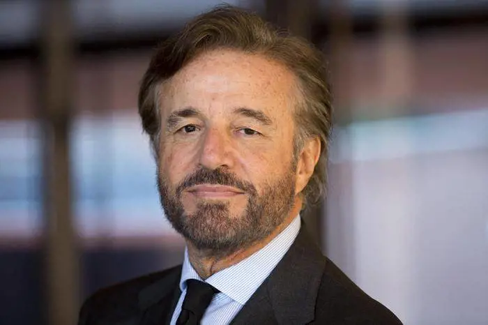 Auto rubata, disavventura a lieto fine per Christian De Sica