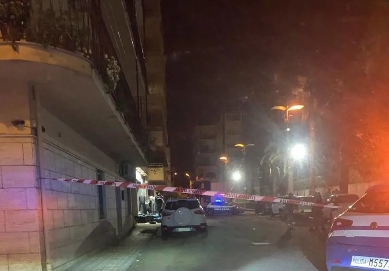 Attentato alla segreteria del candidato Fi: "Indegna intimidazione"