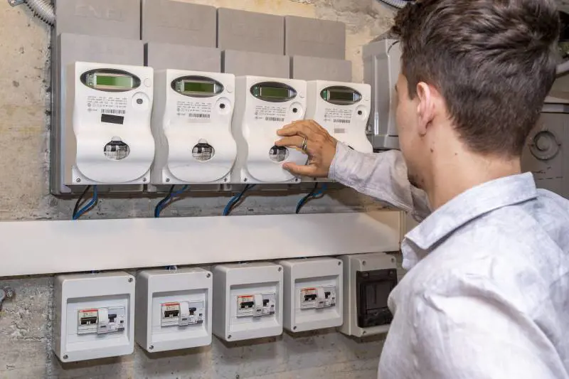 Elettricità, arrivano le penali in caso di recesso anticipato