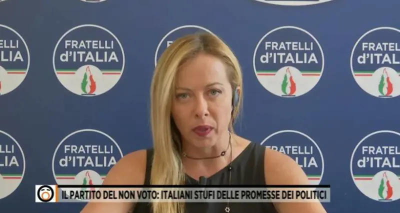 "Sono disperati...": la Meloni asfalta Letta e la sinistra
