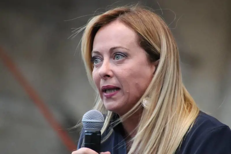 "Al posto del gas, l'Ue si occupava di come cucinare insetti...". L'affondo della Meloni