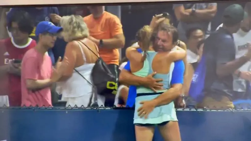 Il lato B della tennista e lo sberleffo al Papa: le sette parole della settimana