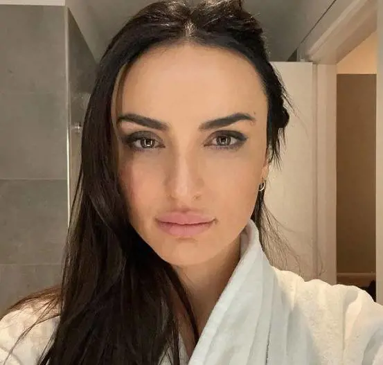 "Ha subito un intervento". Problemi di salute per Arisa: annullati i concerti