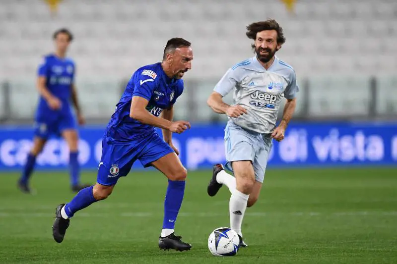 La Partita del Cuore, azione di Pirlo