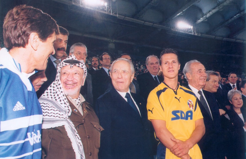 Partita del Cuore 2000 Israle-Palestina in tribuna Peres, Arafat e Ciampi