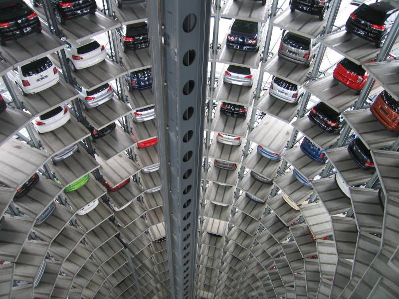 Auto, immatricolazioni ancora giù