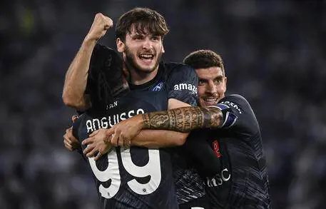 Kvara esulta dopo l'ultimo gol alla Lazio