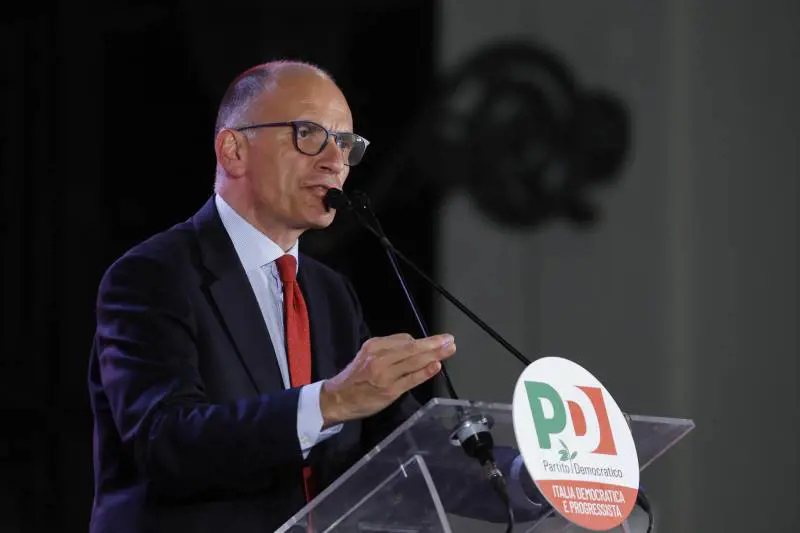 "Votate Pd altrimenti...". Letta gioca la carta del reddito grillino al Sud